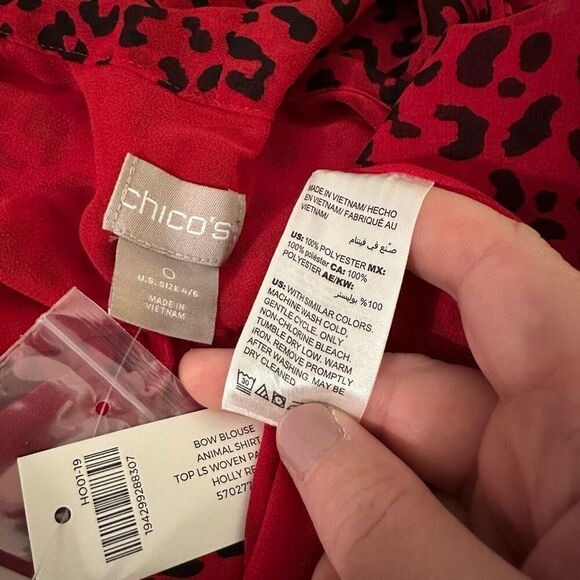 Chicos Women’s Bow Button Blouse Red Black Size 0 (Small) NWT - Picture 12 of 13